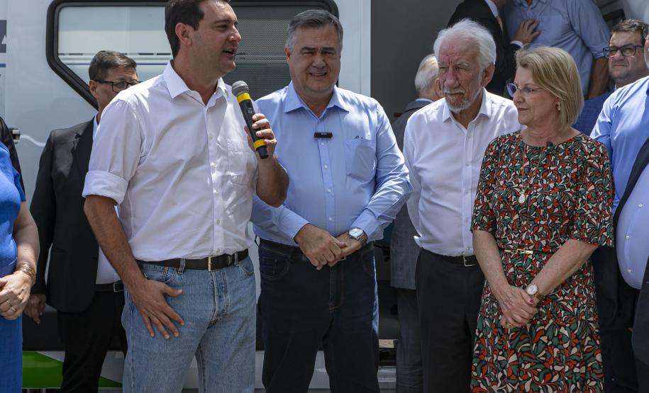 Governador entrega 150 ambulâncias com UTIs para todas as regiões do Paraná