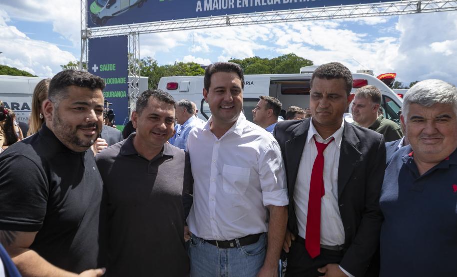 Governador entrega 150 ambulâncias com UTIs para todas as regiões do Paraná
