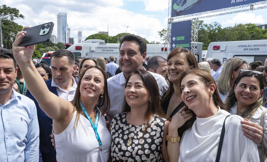 Governador entrega 150 ambulâncias com UTIs para todas as regiões do Paraná