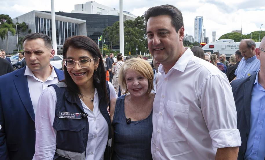 Governador entrega 150 ambulâncias com UTIs para todas as regiões do Paraná