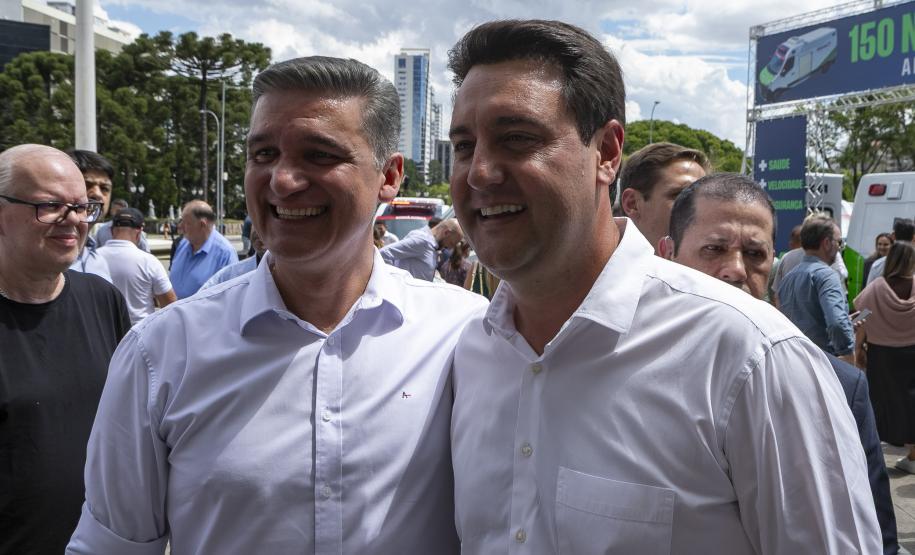 Governador entrega 150 ambulâncias com UTIs para todas as regiões do Paraná