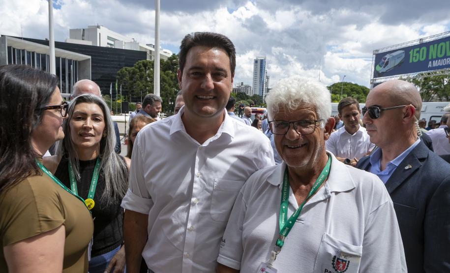 Governador entrega 150 ambulâncias com UTIs para todas as regiões do Paraná