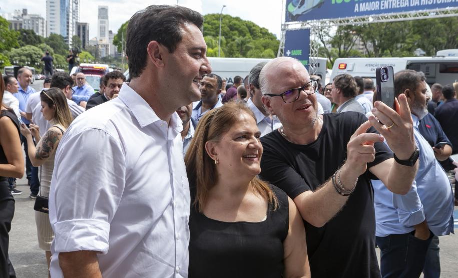 Governador entrega 150 ambulâncias com UTIs para todas as regiões do Paraná