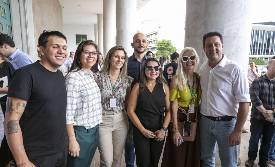 Governador entrega 150 ambulâncias com UTIs para todas as regiões do Paraná