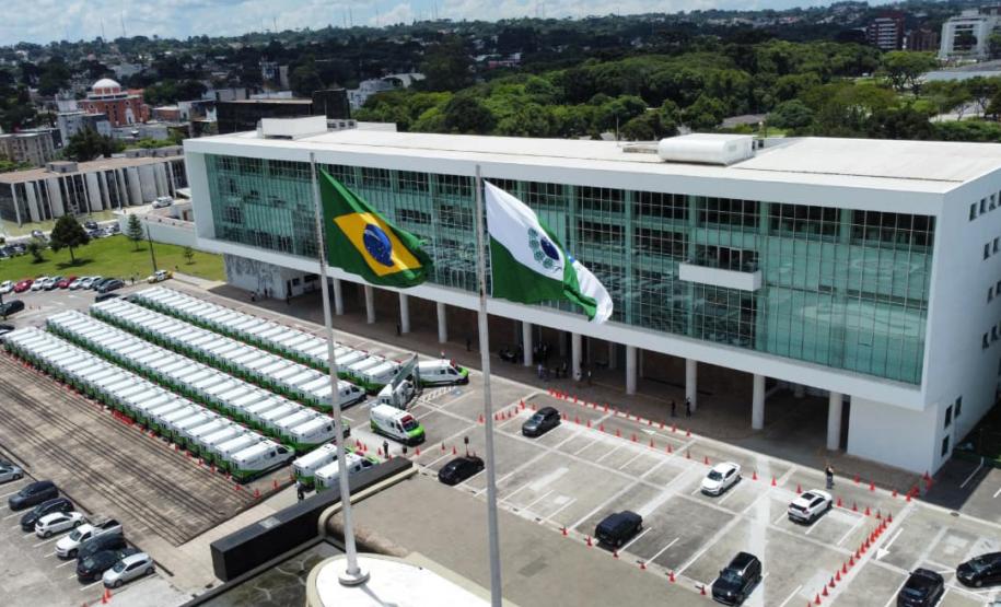 Governador entrega 150 ambulâncias com UTIs para todas as regiões do Paraná