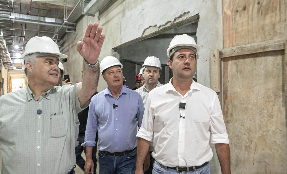 Ratinho Junior vistoria obras do novo Hospital Geral de Colombo, na Grande Curitiba