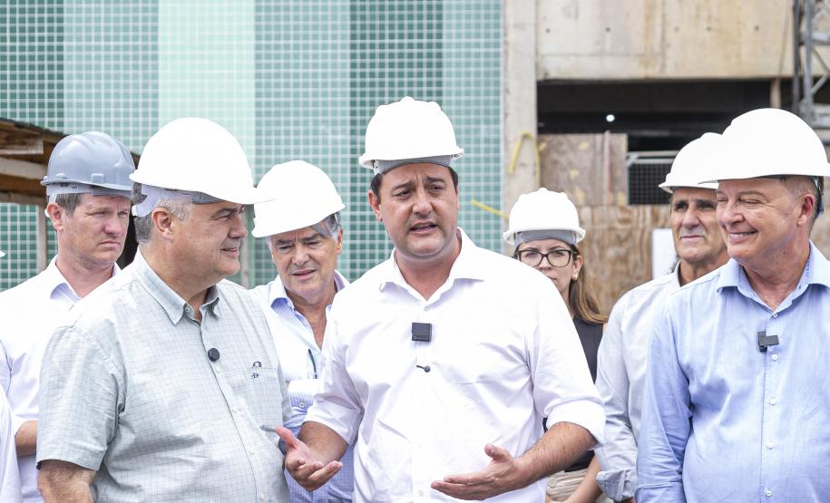 Ratinho Junior vistoria obras do novo Hospital Geral de Colombo, na Grande Curitiba