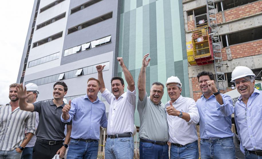 Ratinho Junior vistoria obras do novo Hospital Geral de Colombo, na Grande Curitiba