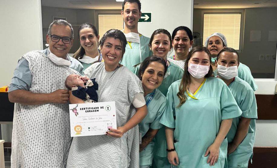 Mães de bebês prematuros recebem apoio em saúde mental no Paraná