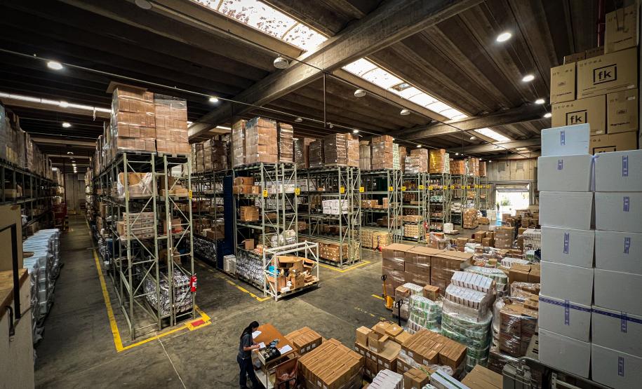 Estado já distribuiu mais de 6 milhões de insumos em 2026 para as 22 Regionais de Saúde