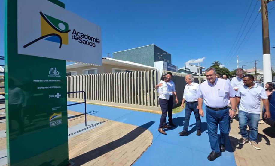 Estado inaugura Unidade de Saúde da Família em Cascavel e entrega 18 veículos
