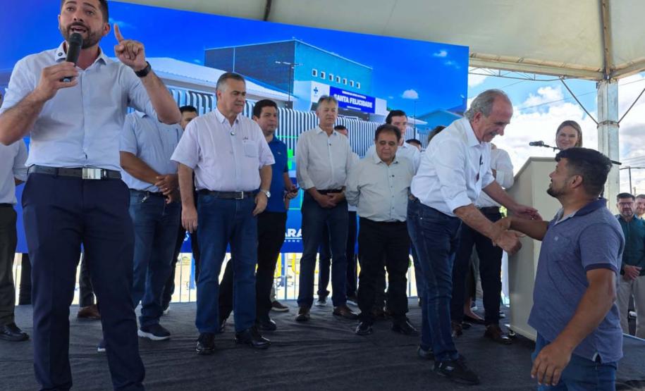 Estado inaugura Unidade de Saúde da Família em Cascavel e entrega 18 veículos