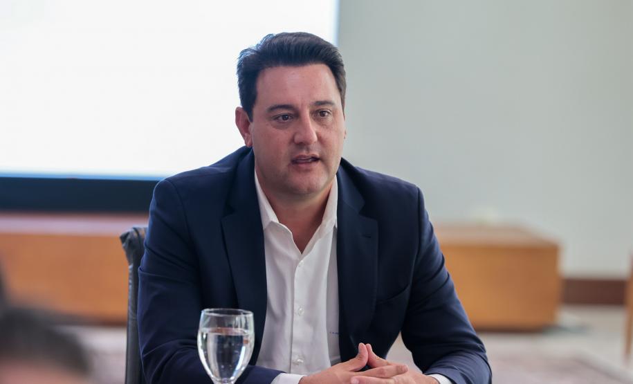 Paraná já tem 8 aplicações de polilamimina; Ratinho Junior recebe médicos e reforça apoio à pesquisa