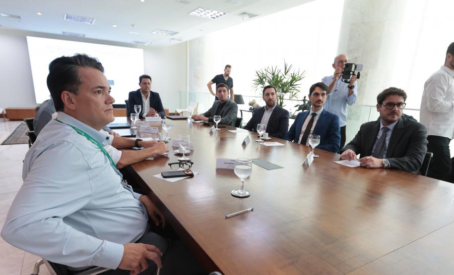 Paraná já tem 8 aplicações de polilamimina; Ratinho Junior recebe médicos e reforça apoio à pesquisa