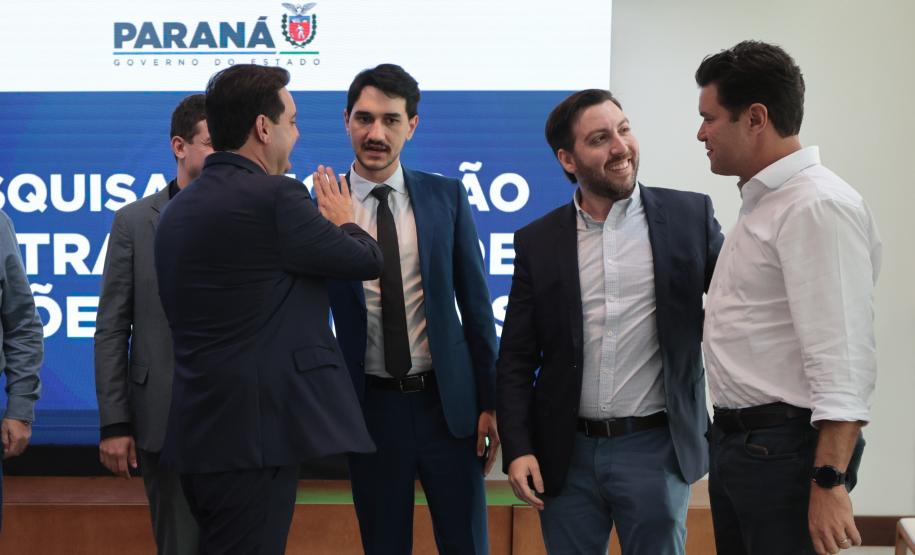 Paraná já tem 8 aplicações de polilamimina; Ratinho Junior recebe médicos e reforça apoio à pesquisa