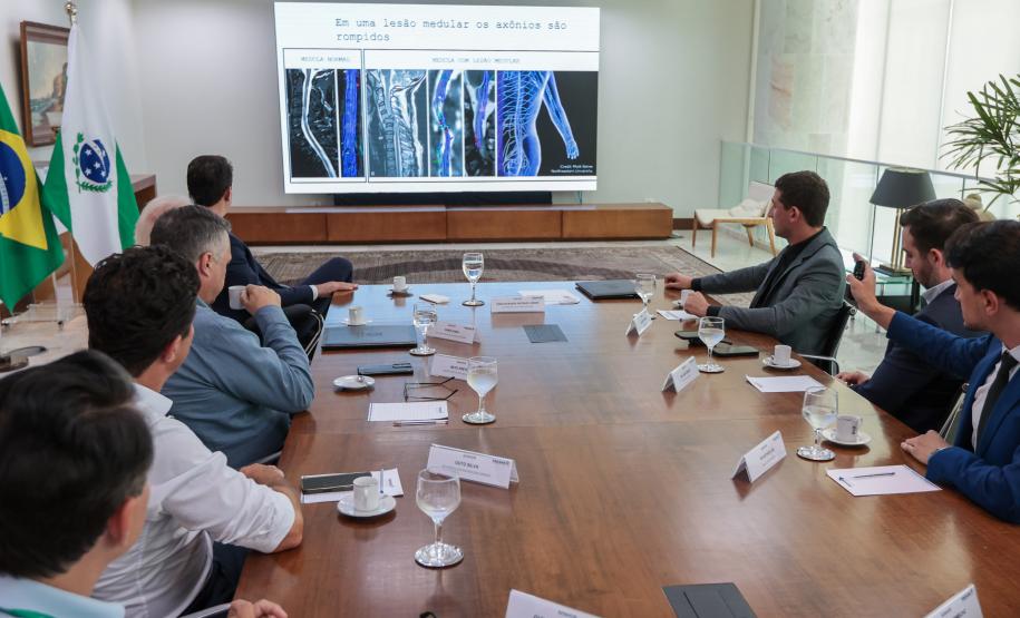 Paraná já tem 8 aplicações de polilamimina; Ratinho Junior recebe médicos e reforça apoio à pesquisa