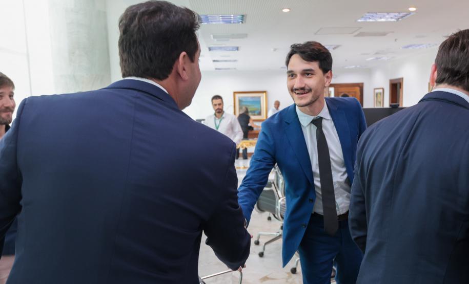 Paraná já tem 8 aplicações de polilamimina; Ratinho Junior recebe médicos e reforça apoio à pesquisa