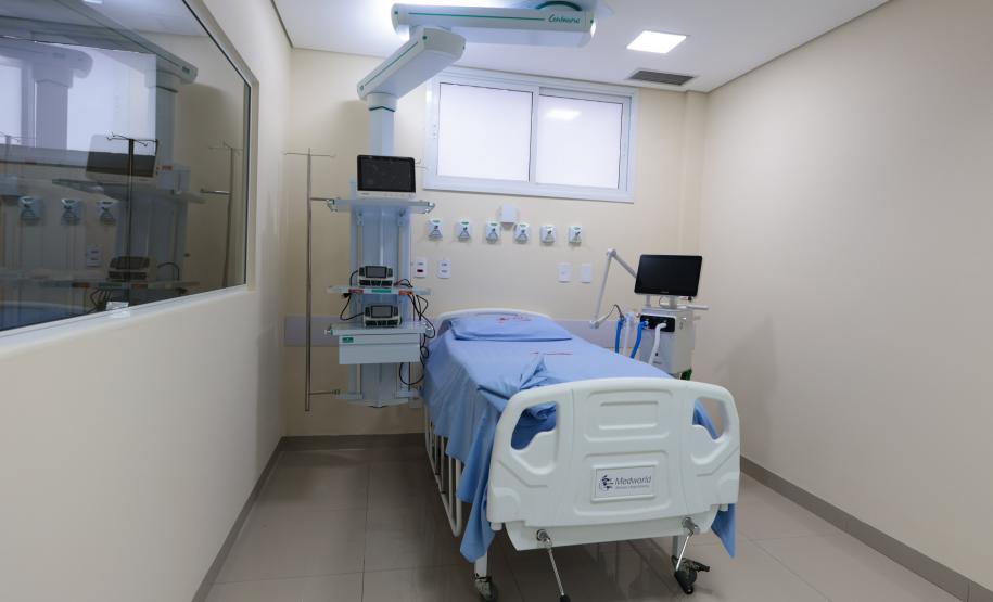 Ratinho Junior entrega ampliação do hospital de Loanda, que agora tem 106 leitos