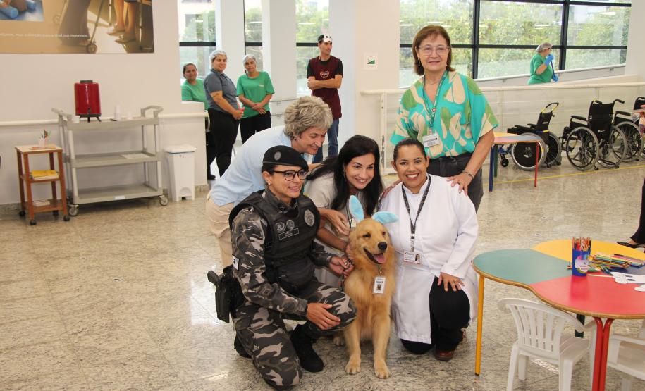 Hospital de Reabilitação inicia projeto de terapia de pacientes com cães da PMPR