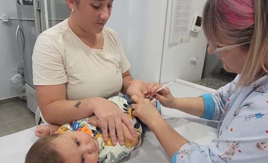 Paraná aplica 153,9 mil doses contra influenza no início da campanha de vacinação 2026