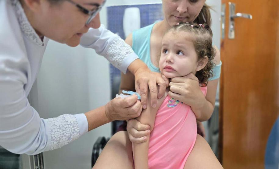 Paraná aplica 153,9 mil doses contra influenza no início da campanha de vacinação 2026