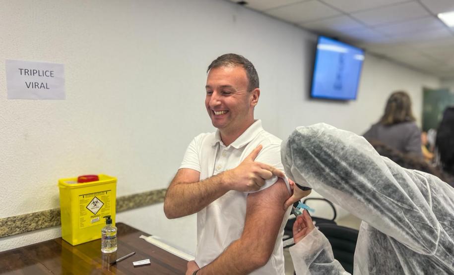 Cuidado com quem cuida: servidores da Saúde participam de ação de vacinação no Paraná