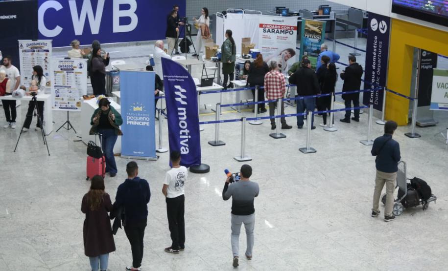 Vacinação de trabalhadores e viajantes já está disponível em aeroportos do Paraná