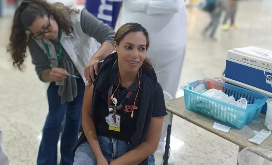 Campanhas na fronteira e aeroportos aplicam quase 3,5 mil doses de vacinas no Paraná
