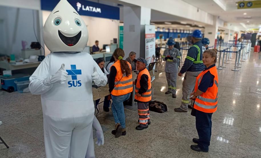 Campanhas na fronteira e aeroportos aplicam quase 3,5 mil doses de vacinas no Paraná