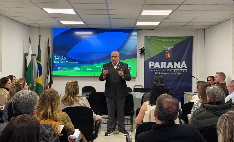 Secretário reforça importância da vacinação contra a gripe e sarampo em reunião com diretores