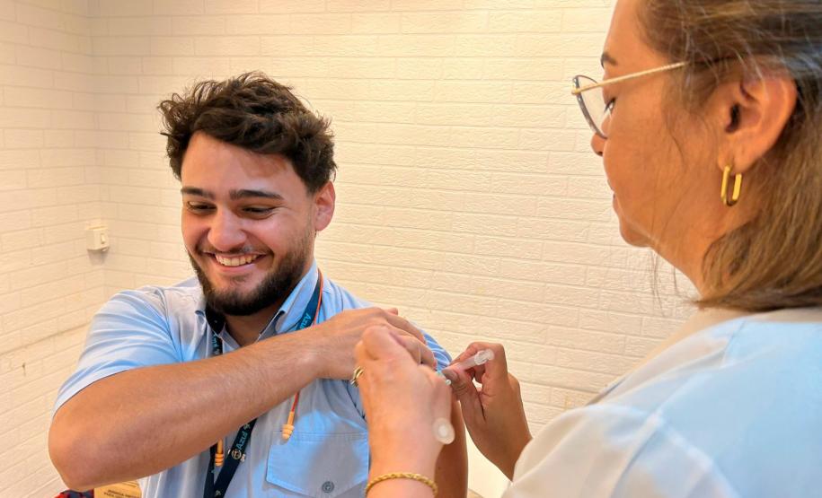 Campanhas na fronteira e aeroportos aplicam quase 3,5 mil doses de vacinas no Paraná