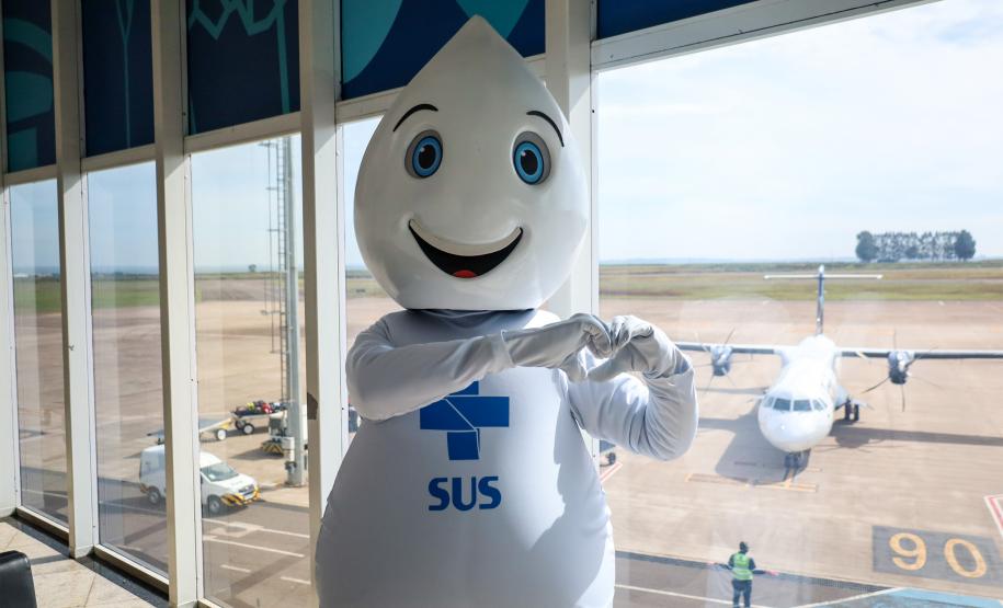 Campanhas na fronteira e aeroportos aplicam quase 3,5 mil doses de vacinas no Paraná