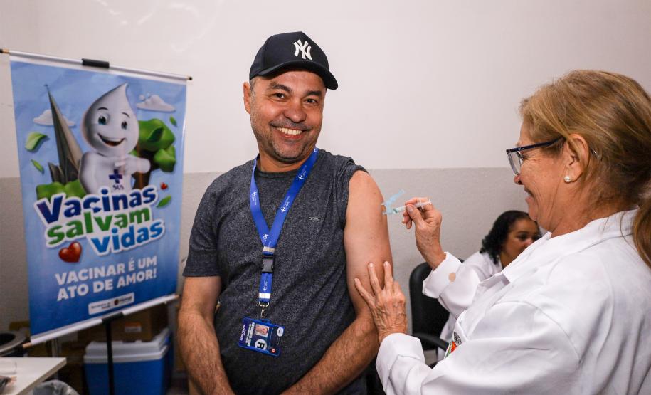 Campanhas na fronteira e aeroportos aplicam quase 3,5 mil doses de vacinas no Paraná