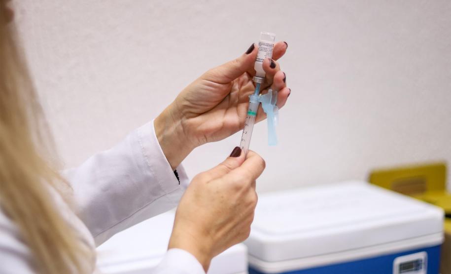 Campanhas na fronteira e aeroportos aplicam quase 3,5 mil doses de vacinas no Paraná