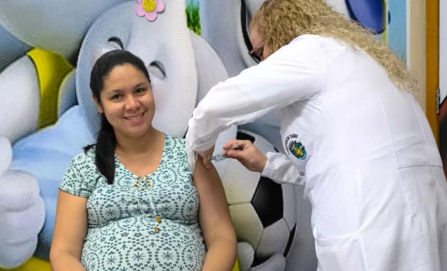 Após incorporar vacina para gestantes, Paraná registra queda de 83,5% nos internamentos de bebês
