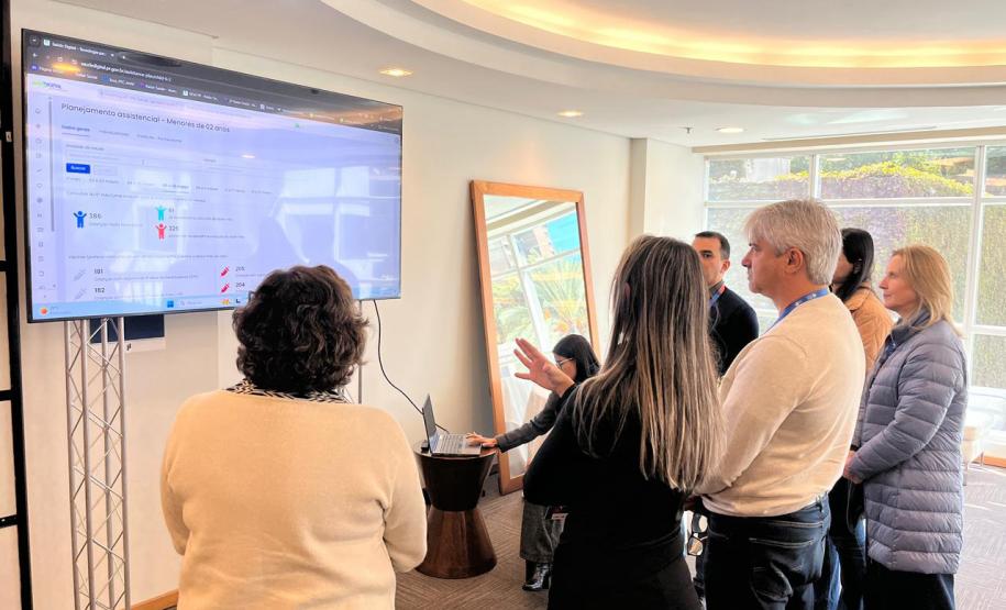 Paraná apresenta plataforma digital de monitoramento em saúde em evento nacional