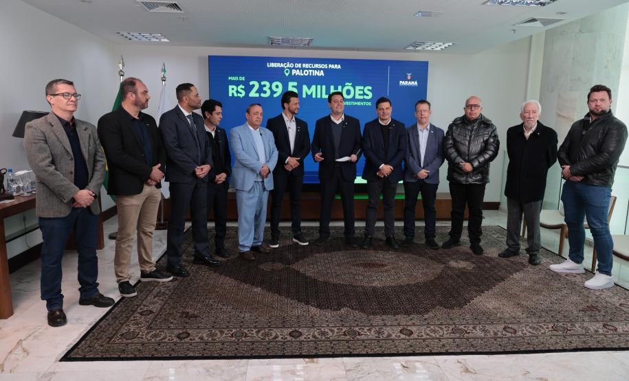 Ratinho Junior confirma R$ 565,6 milhões para 11 municípios do Estado