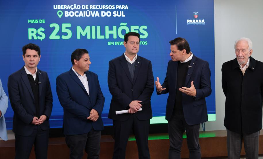 Ratinho Junior confirma R$ 565,6 milhões para 11 municípios do Estado