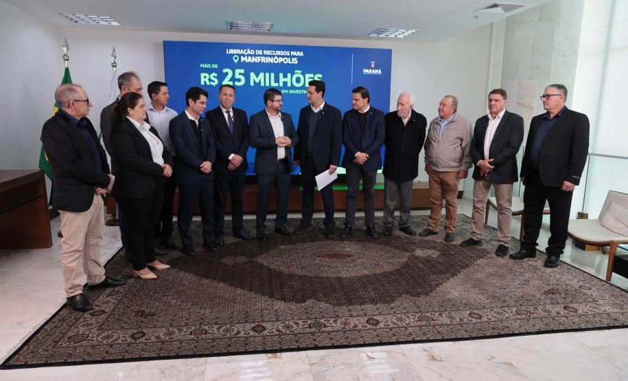 Ratinho Junior confirma R$ 565,6 milhões para 11 municípios do Estado