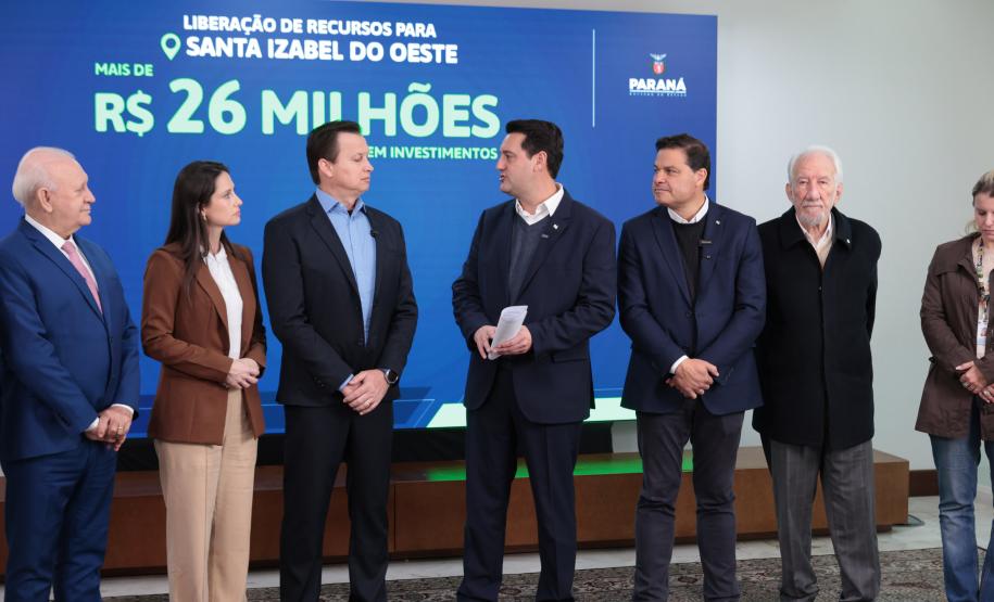 Ratinho Junior confirma R$ 565,6 milhões para 11 municípios do Estado
