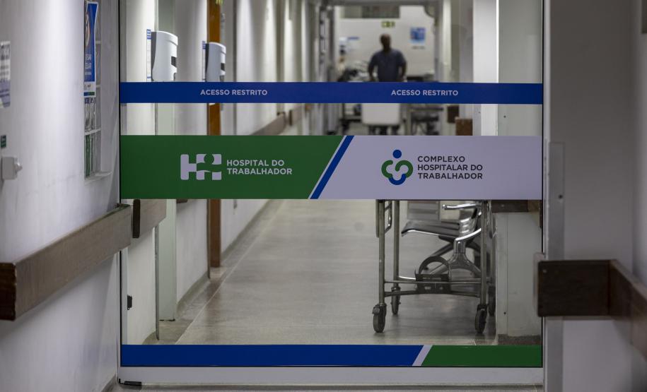 Com apoio do Estado, paciente de Curitiba recebe aplicação de polilaminina no Hospital do Trabalhador