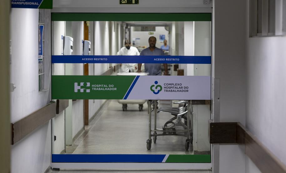 Com apoio do Estado, paciente de Curitiba recebe aplicação de polilaminina no Hospital do Trabalhador