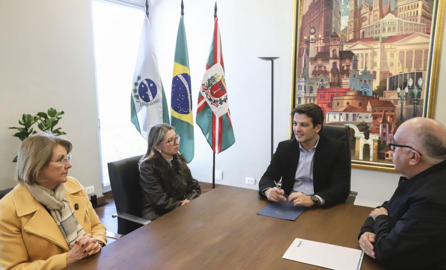 R$ 100 milhões: Estado e Curitiba assinam convênio para construção do Hospital Bairro Novo