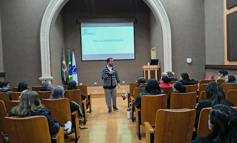 Sesa capacita funcionários da atenção primária para atendimento odontológico para pessoas com TEA