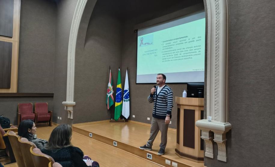 Sesa capacita funcionários da atenção primária para atendimento odontológico para pessoas com TEA