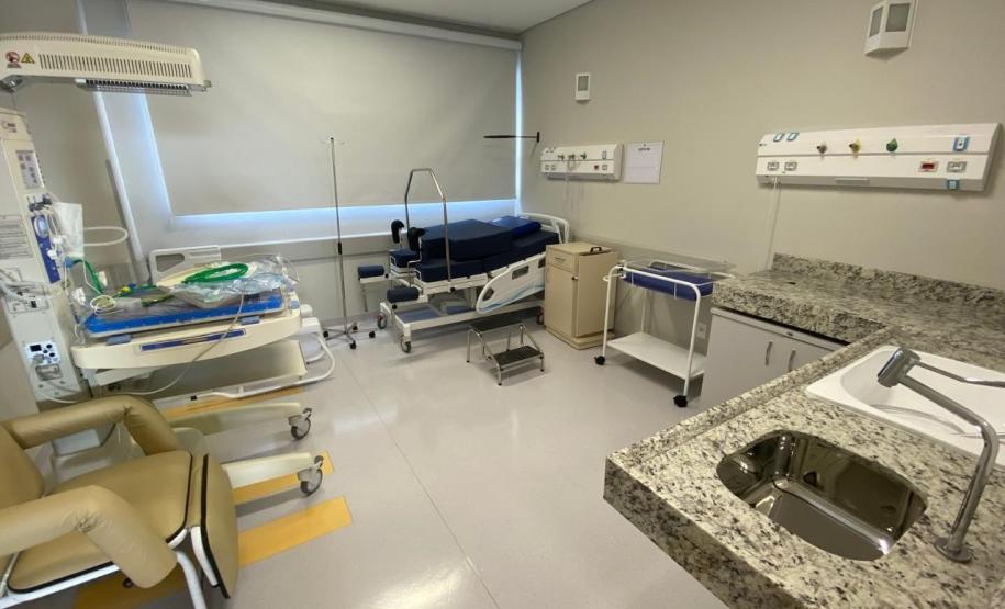Um dos quartos PPP (pré-parto, parto e puerpério) da nova Maternidade do Hospital Regional de Ivaiporã