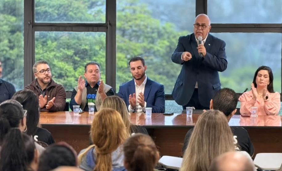 Secretário César Neves participa da soltura de Wolbitos para ampliar prevenção contra dengue e outras arboviroses em Londrina