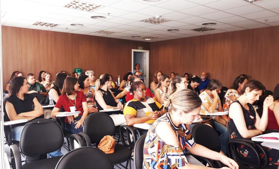 Saúde intensifica vacina da febre amarela Representantes dos 29 municípios que compõem a 2ª Regional de Saúde, o que inclui o município de Curitiba, participaram de reunião na manhã desta quarta-feira (16) para receber orientações.