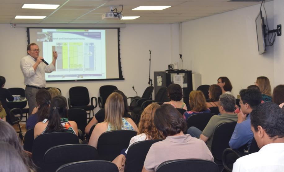 Nos dias 23 e 24 de janeiro a Secretaria da Saúde do Paraná (SESA) realizou o segundo módulo de capacitação para os farmacêuticos das 22 regionais de saúde, com o objetivo de implementação de serviços de cuidado farmacêutico.