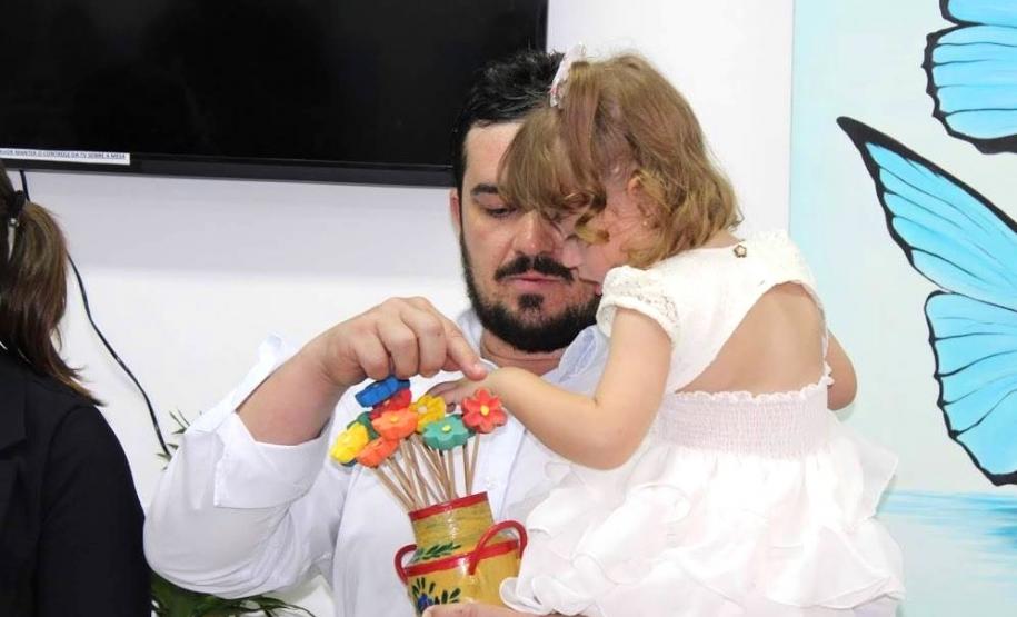 O Hospital Regional do Sudoeste Walter Alberto Pecoits inaugurou nesta segunda-feira (28) um espaço para receber as mães durante a internação de seus filhos nas Unidades de Terapia Intensiva Neonatal (UTIN) e na Unidade de Cuidados Intensivos Neonatal (UCIN).